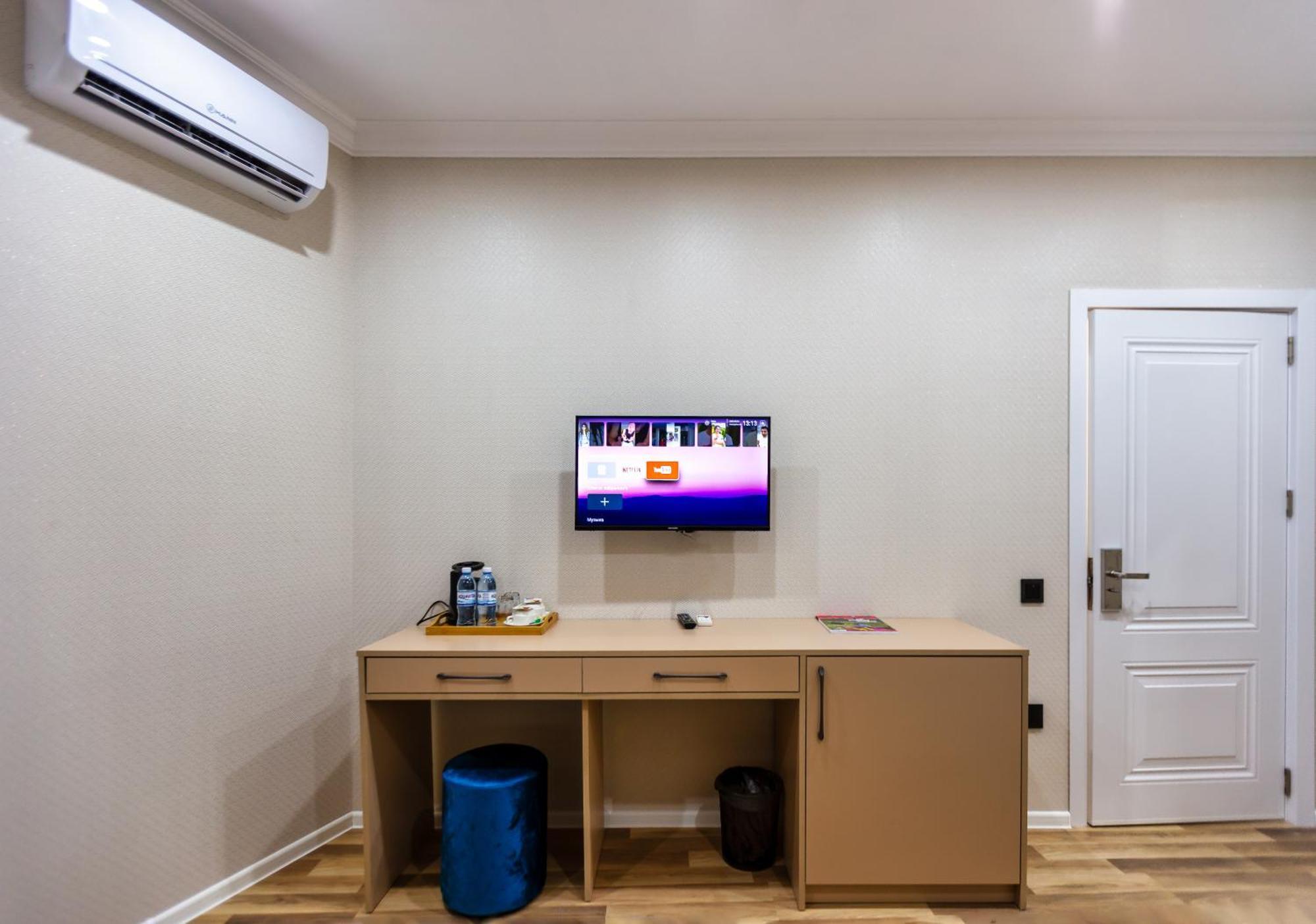 Hillside Center 3*