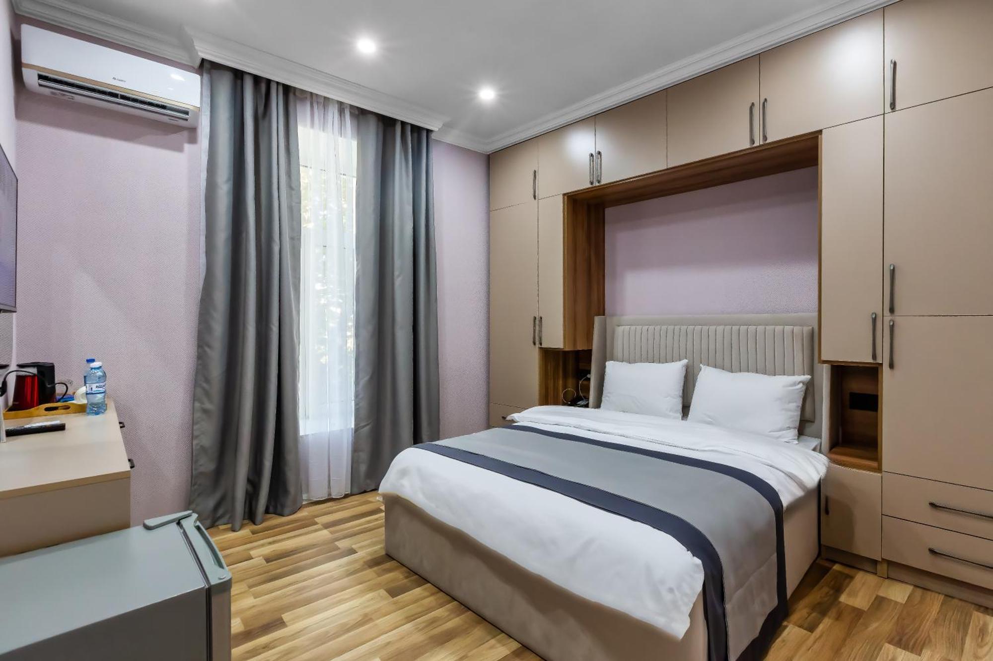 Hotel Hillside Center 3*