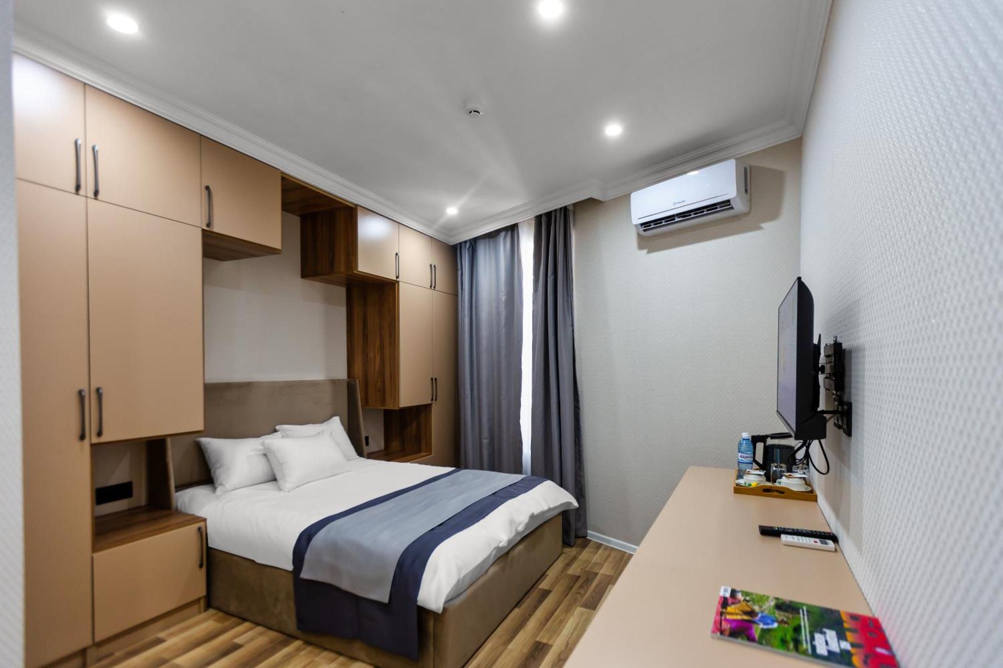 Hillside Center Hotel 3*