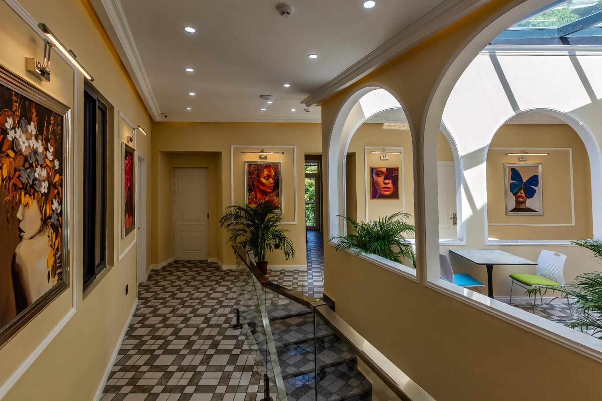 Hillside Center Hotel