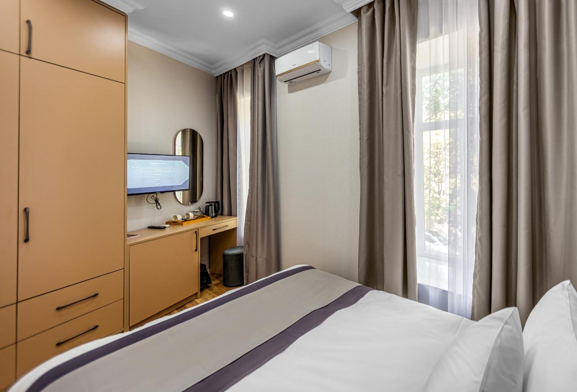 Hotel Hillside Center