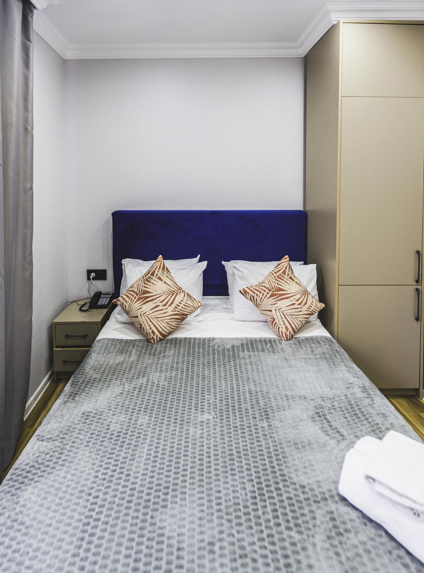 Hotel Hillside Center