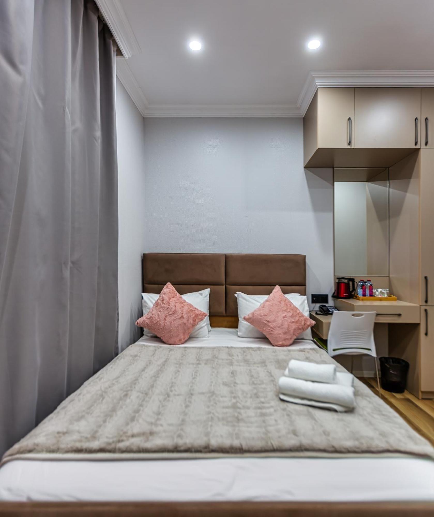 Hillside Center 3*